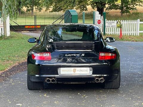 Porsche 911 view 40