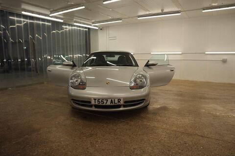 Porsche 911 view 45