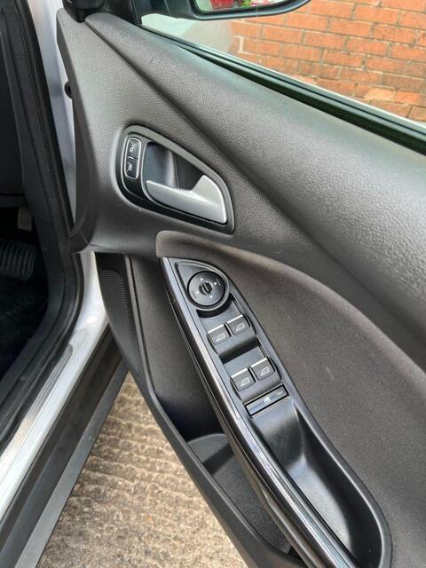 Ford Focus view 23