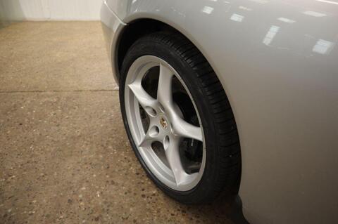 Porsche 911 view 35