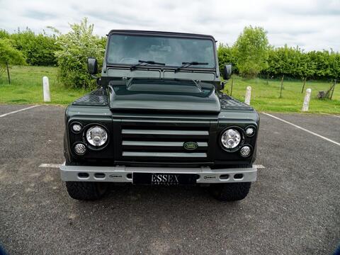 Land Rover Defender view 30