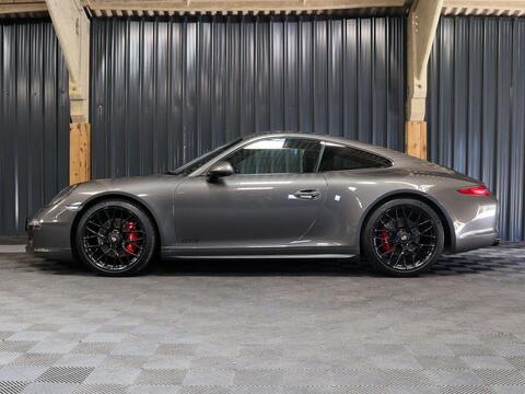 Porsche 911 view 11