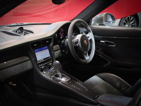 Porsche 911 view 12
