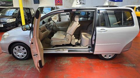 Toyota Raum view 3