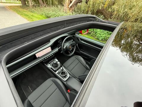 Porsche 911 view 5