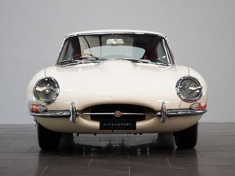 Jaguar E-Type view 26