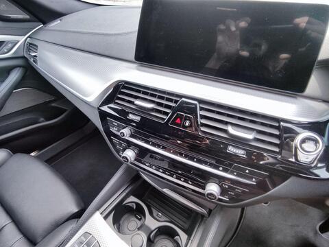 BMW 5 Series view 20