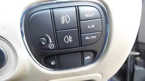 Jaguar XJ view 29
