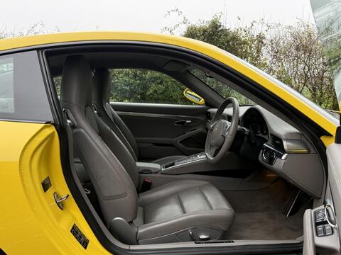 Porsche 911 view 17