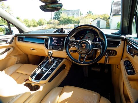 Porsche Macan view 32