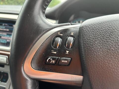 Jaguar XF view 50