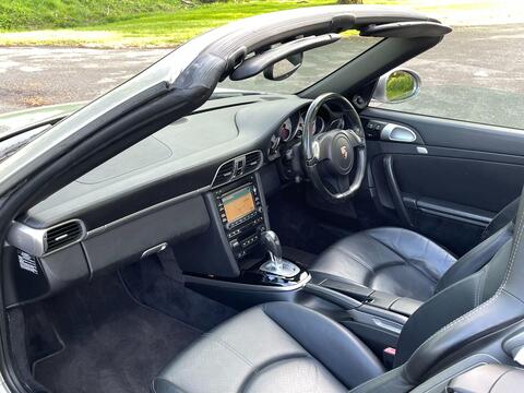 Porsche 911 view 11