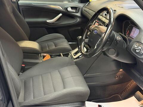 Ford Galaxy view 30