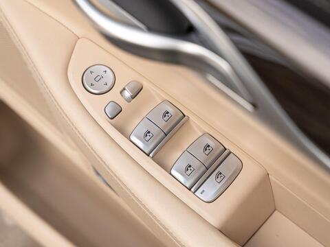 BMW 7 Series view 21