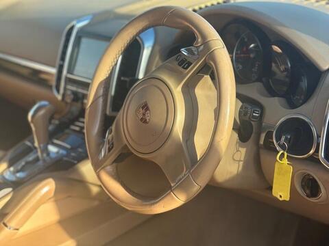 Porsche Cayenne view 39