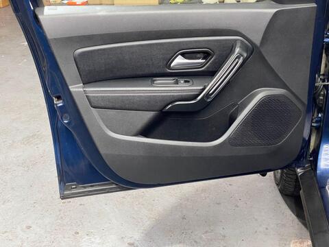 Dacia Duster view 38