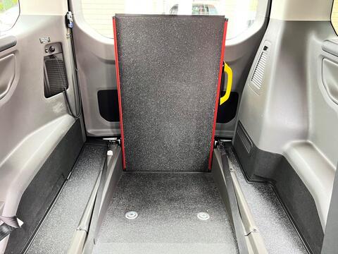 Ford Tourneo Custom view 57