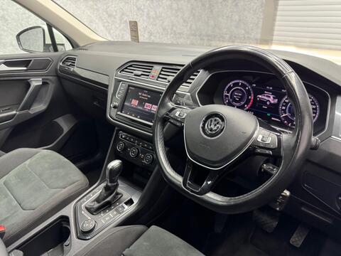 Volkswagen Tiguan view 2