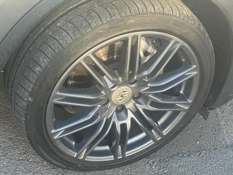 Porsche Cayenne view 35