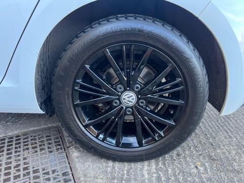 Volkswagen Golf view 24