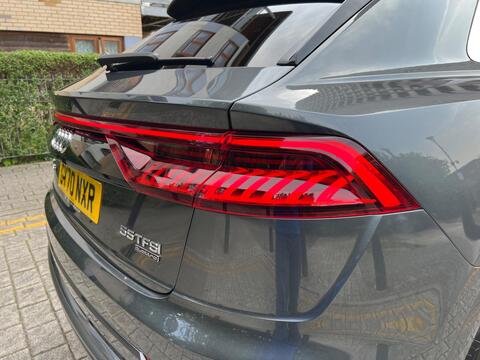 Audi Q8 view 50