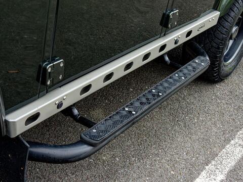 Land Rover Defender view 14