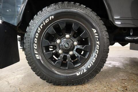 Land Rover Defender view 38