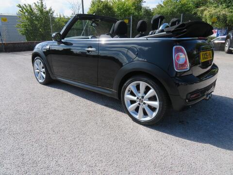 Mini Convertible view 6