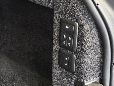 Land Rover Range Rover view 32