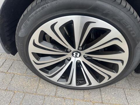 Bentley Bentayga view 29