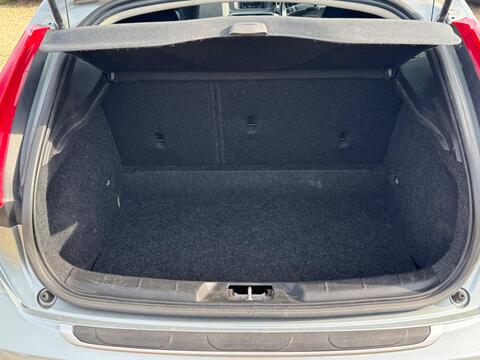 Volvo V40 Cross Country view 24