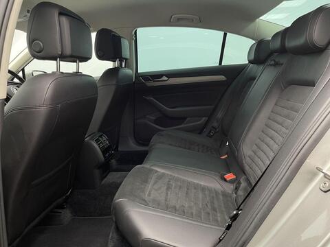 Volkswagen Passat view 38