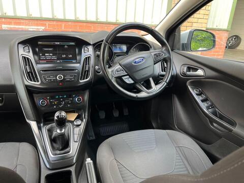 Ford Focus view 21