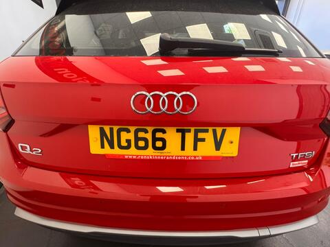 Audi Q2 view 8