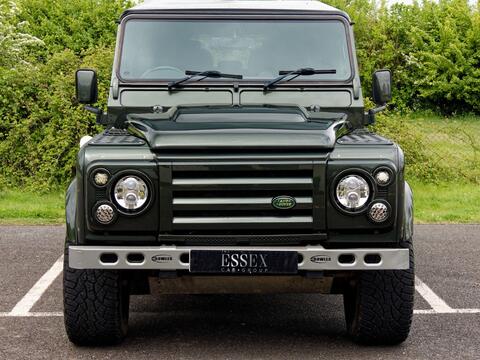 Land Rover Defender view 3