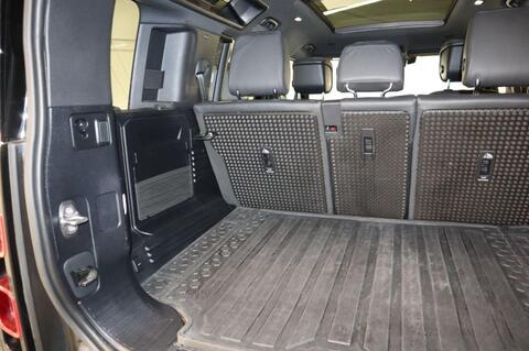 Land Rover Defender view 24