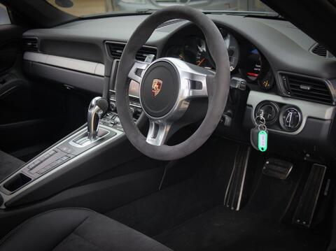 Porsche 911 view 110