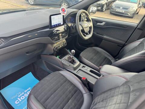 Ford Kuga view 3