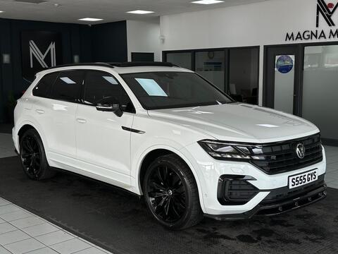 Volkswagen Touareg view 3