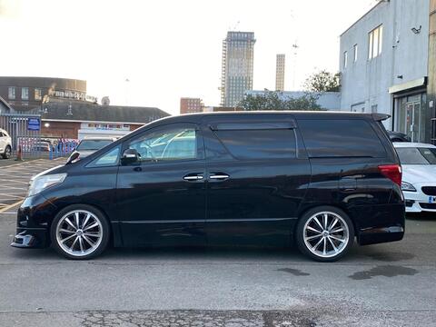 Toyota Alphard view 4