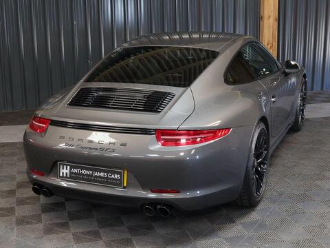 Porsche 911 view 3