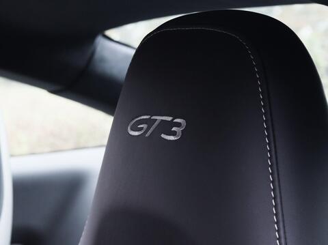 Porsche 911 view 32