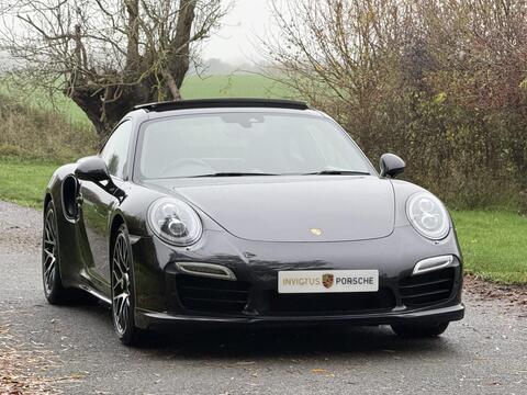 Porsche 911 view 3