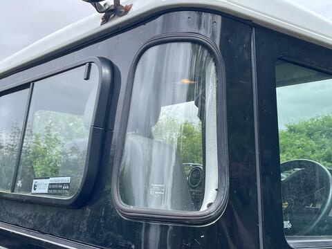 Land Rover Defender view 50