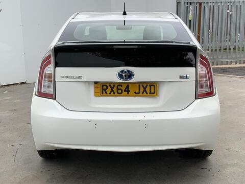 Toyota Prius view 9