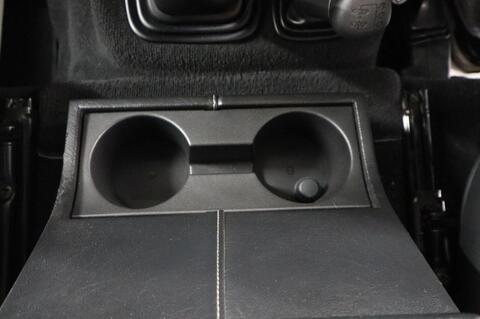 Land Rover Defender view 35