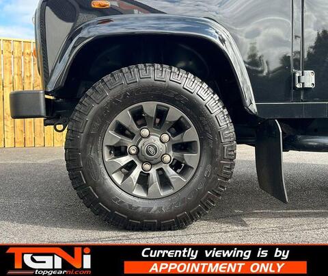 Land Rover Defender view 25