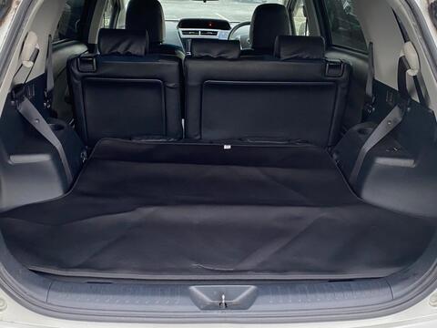 Toyota Prius+ view 18