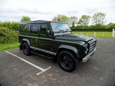 Land Rover Defender view 27