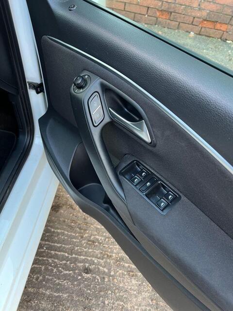 Volkswagen Polo view 23